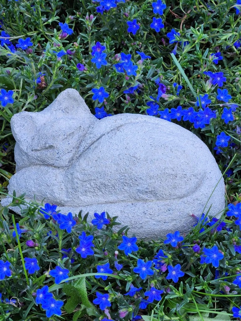 Pottery and concrete artwork by Katherine Sallas, piece 13